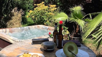 Exclusive-Villa, 3 Schlafzimmer, Nichtraucher, Whirlpool | 1 Schlafzimmer, hochwertige Bettwaren, Daunenbettdecken, Minibar