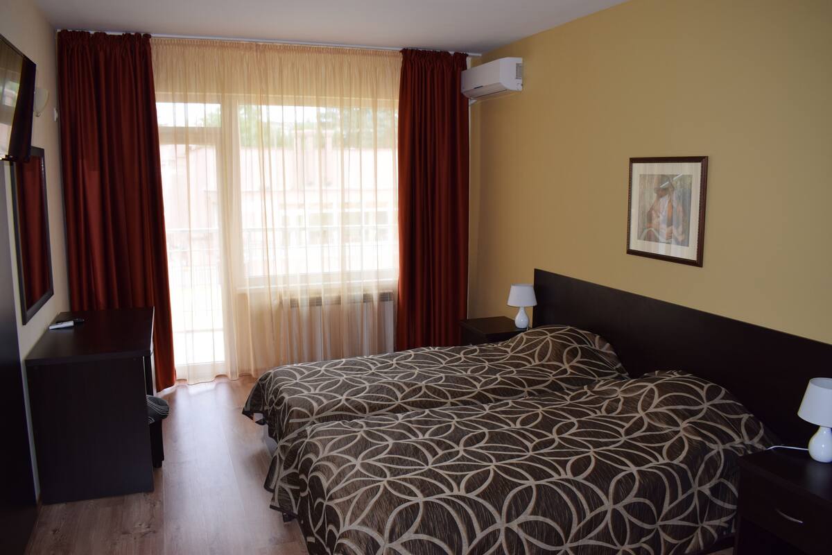 Minibar y ropa de cama 