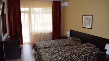 Minibar, bed sheets