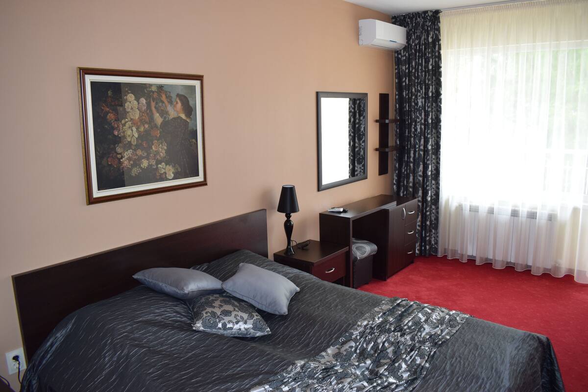 Minibar y ropa de cama 