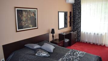 Apartment | 1 bedroom, minibar, bed sheets