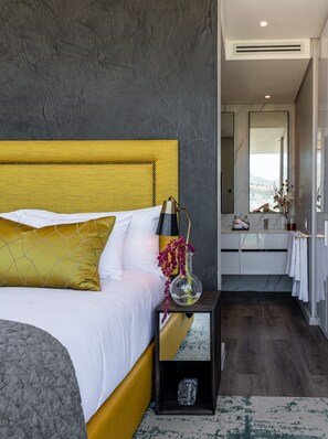 Family Suite | Egyptian cotton sheets, premium bedding, Tempur-Pedic beds, minibar - O Two Hotel (Cape Town)