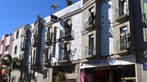 A building with a reception area and a sign that reads 'LA FONDA DEL MAR'.