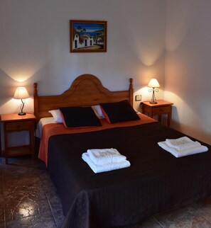 Skrivebord, skrivebord for bærbar PC og blendingsgardiner