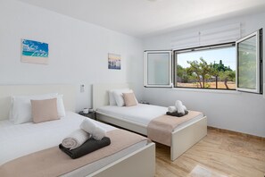 4 bedrooms, in-room safe, iron/ironing board, WiFi