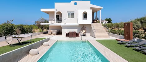 حمّام سباحة خارجي