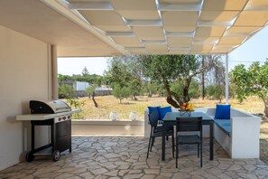 Outdoor dining - Il Paradiso Di Michail (ΡΟΔΟΣ)