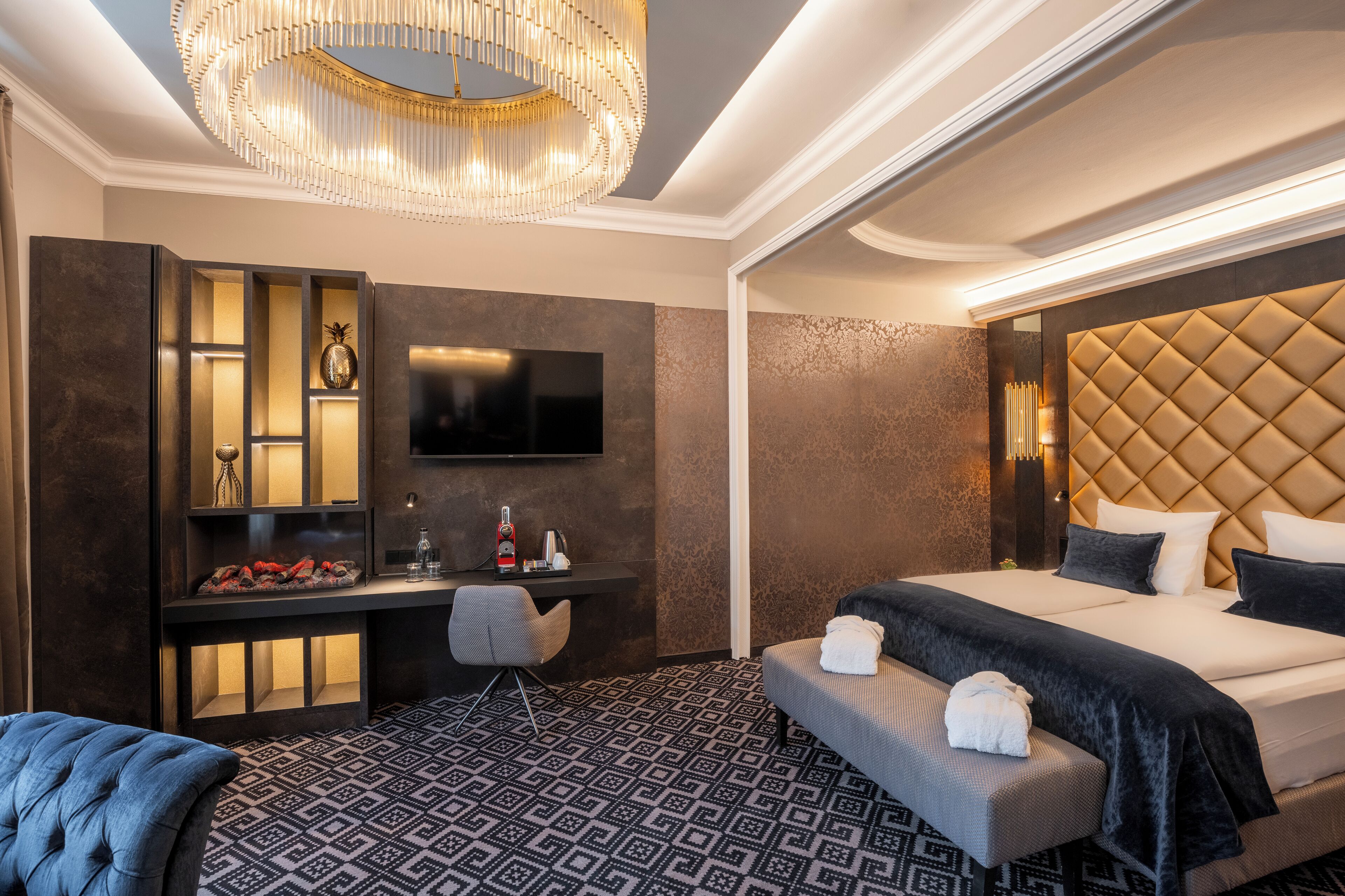 Deluxe Studio Suite | Hypo-allergenic bedding, in-room safe, laptop workspace, blackout drapes