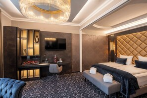 Deluxe Studio Suite | Hypo-allergenic bedding, in-room safe, laptop workspace - Boutique Hotel Germania (Munich)