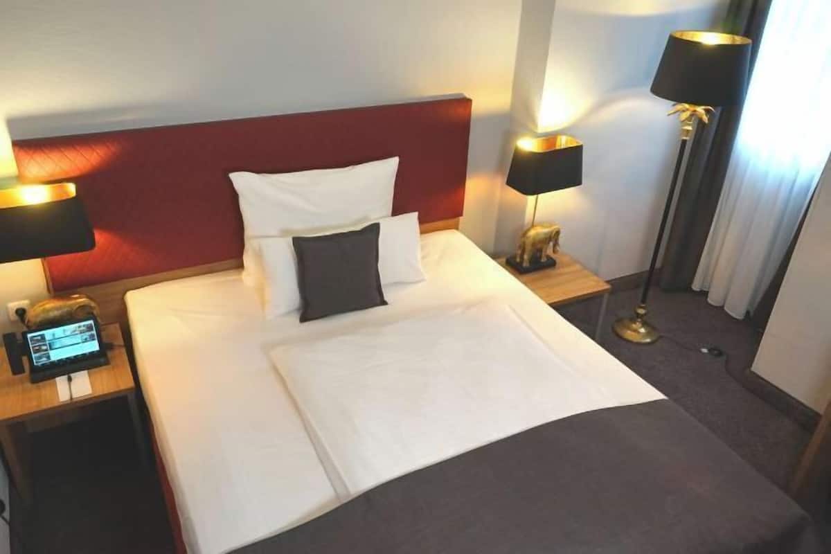 Seprai antialergi, brankas, dan ruang kerja ramah laptop