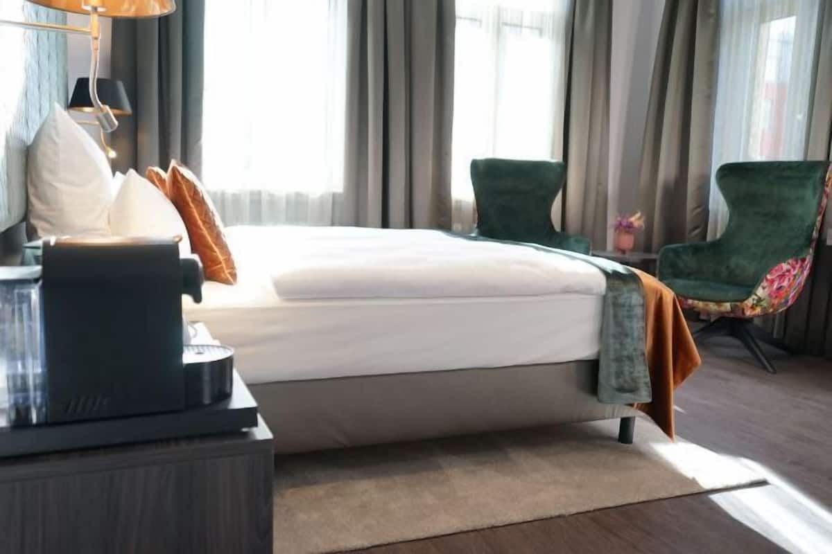 Seprai antialergi, brankas, dan ruang kerja ramah laptop