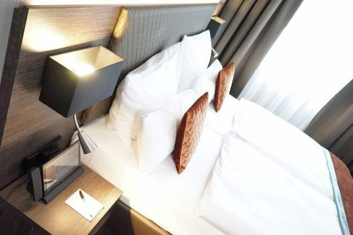 Seprai antialergi, brankas, dan ruang kerja ramah laptop