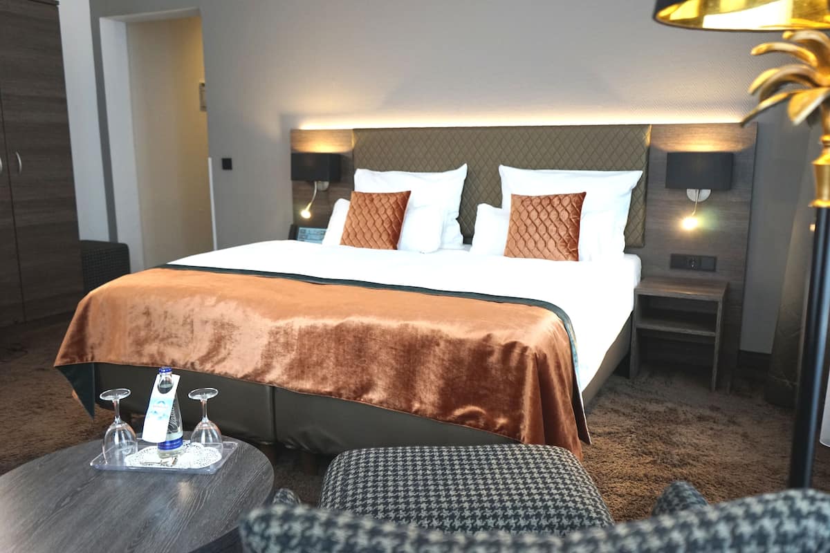 Seprai antialergi, brankas, dan ruang kerja ramah laptop