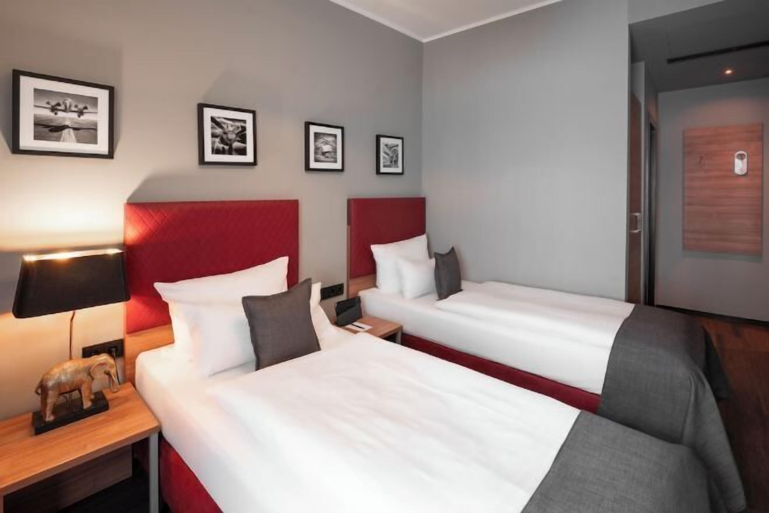 Hypo-allergenic bedding, in-room safe, laptop workspace