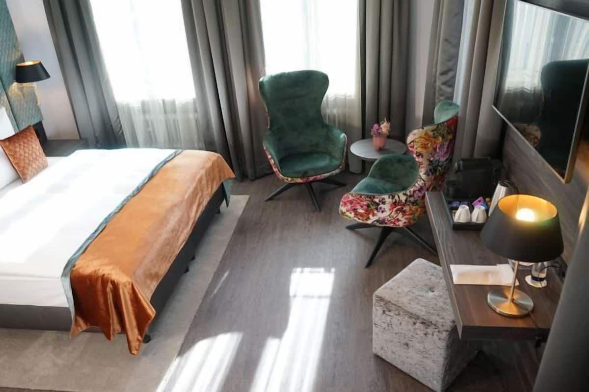 Seprai antialergi, brankas, dan ruang kerja ramah laptop