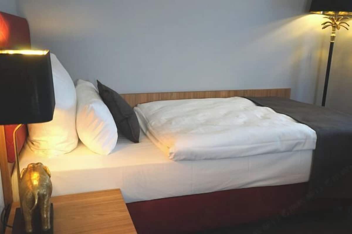 Seprai antialergi, brankas, dan ruang kerja ramah laptop