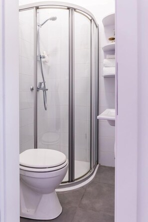 Estudio (Indian Summer) | Baño | Amenidades de baño gratuitas, secadora de cabello, toallas, jabón 