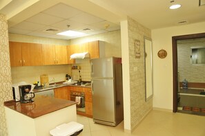 Fridge, microwave, oven, stovetop - Marina BestView Coral Luxury Apt next to metro (Dubai)