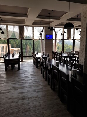 Breakfast, lunch, dinner served; alfresco dining - Toga (Yablunytsia)