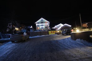 Exterior - Toga (Yablunytsia)