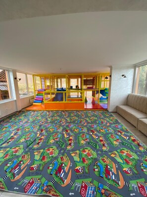 Game room - Toga (Yablunytsia)