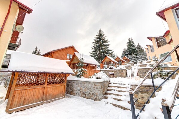 Balcony - Toga (Yablunytsia)