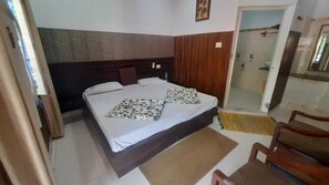 Deluxe Double Bedroom with Air Conditioning | Wi-Fi gratis