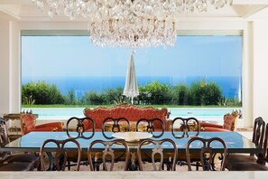 Villa | In-room dining
