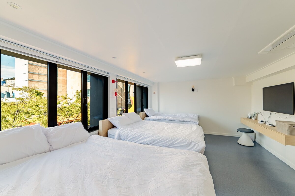 Schallisolierte Zimmer, kostenloses WLAN, Bettwäsche