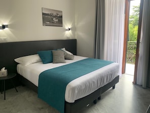 Elite Double Room | Minibar, in-room safe, desk, blackout drapes - B&B Mikeme (Carrara)