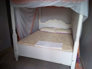 Standard Double Room | Desk, free WiFi, bed sheets - Green Hut Guest House (Othaya)