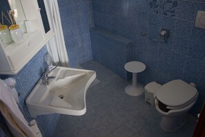 Shower, towels