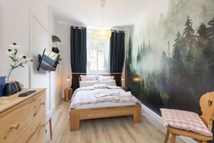 双人房, 公共浴室 (BergNest) | 起居区 | 80-厘米纯平电视 （配备卫星频道）、电视