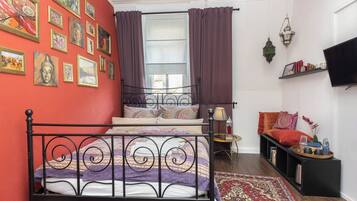 Double Room, Shared Bathroom (OrientNest) | Living area
