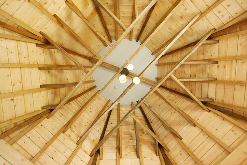 John o'groat, joka nukkuu 2 vierasta 1 makuuhuoneessa