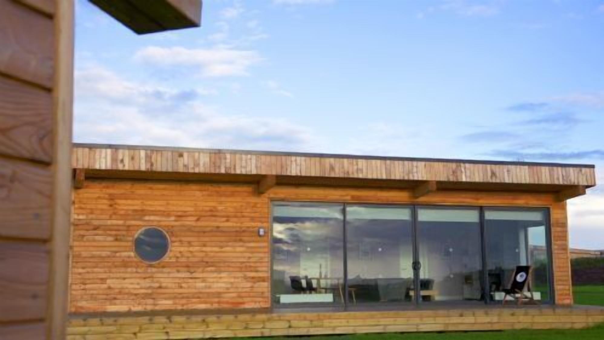 المنشأة من الخارج