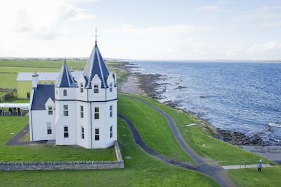 A john o'groat that sleeps 2 guests in 1 bedroom