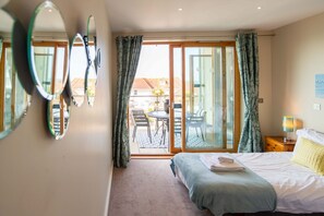 2 Schlafzimmer, Reisekinderbett