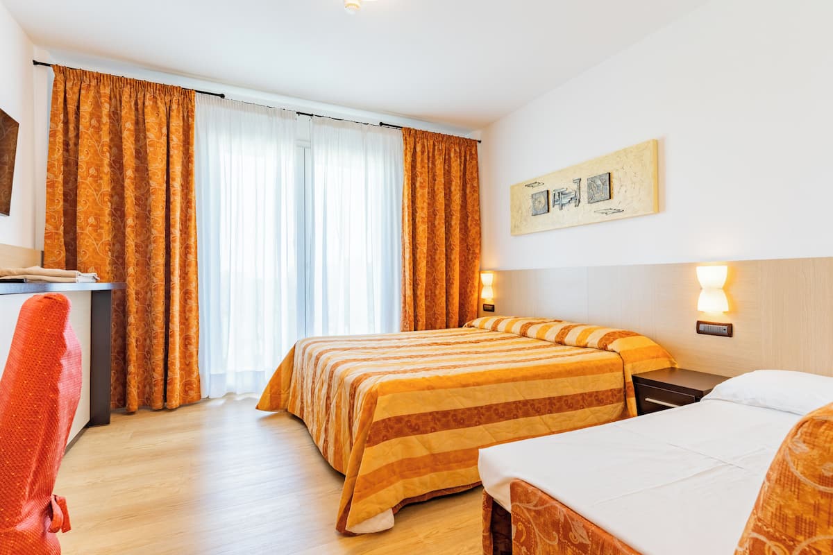 Family Room (2 Adults + 1 Child) | In-room safe, desk, cribs (free), WiFi (free)