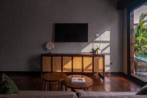 Villa, 2 soverom (Pool) | Oppholdsområde | IPod-dokkingstasjon