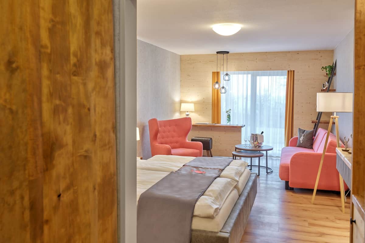 premium room | 1 bedroom, hypo-allergenic bedding, minibar, in-room safe