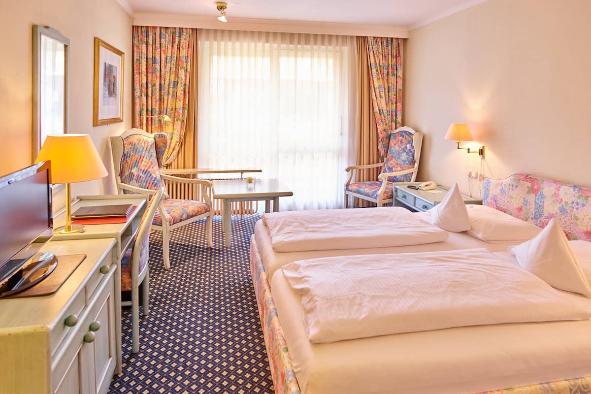Economy Double Room | Hypo-allergenic bedding, minibar, in-room safe, desk