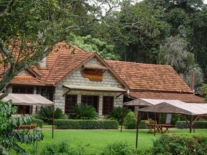 Spécialités Cuisine locale et internationale