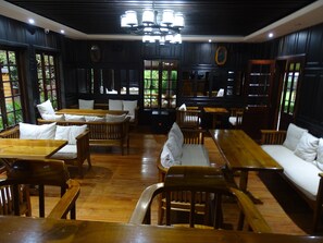 Bar (on property) - Le Pristine Wellness and Healing Hotel (Nyeri)