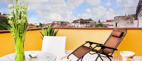 Deluxe driepersoonskamer, terras (La Terrazza) | Gratis wifi, beddengoed