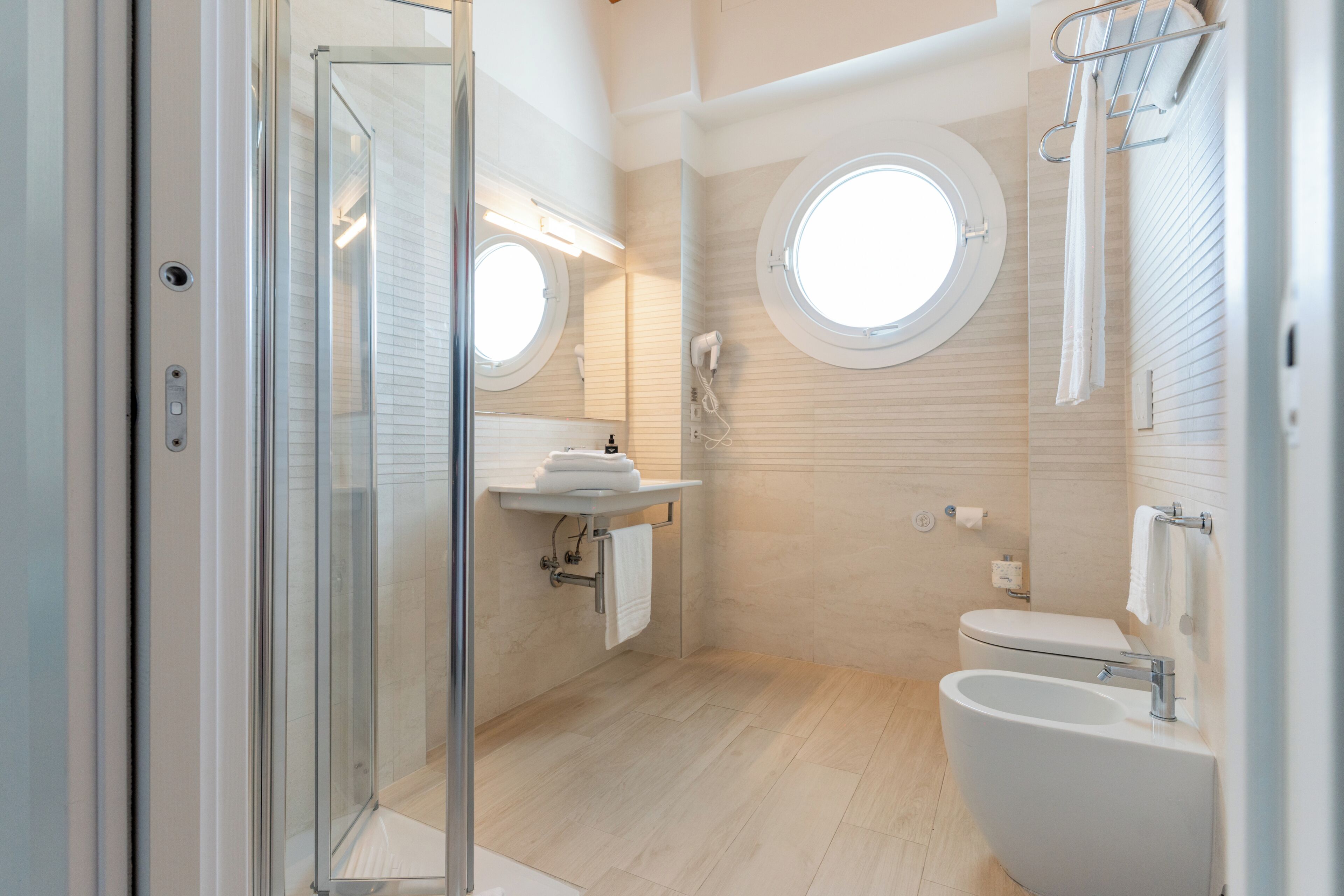 Studio | Badezimmer | Dusche, Haartrockner, Bidet, Handtücher