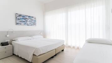 خزنة داخل الغرفة وواي فاي مجانًا وملاءات أسرّة