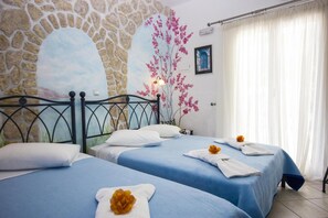 In-room safe, free cots/infant beds, free WiFi, bed sheets - Amaryllis Studios (Mykonos)