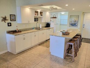 Fridge, microwave, oven, stovetop - 408 · 408 - Very nice 2 bedroom ocean view (New Smyrna Beach)