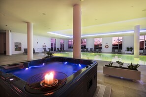 Behandelingskamers voor koppels, een sauna, een bubbelbad, een stoombad
